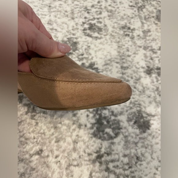 4/$20 Neutral flats — suede feel. Sz 7 - Picture 3 of 5